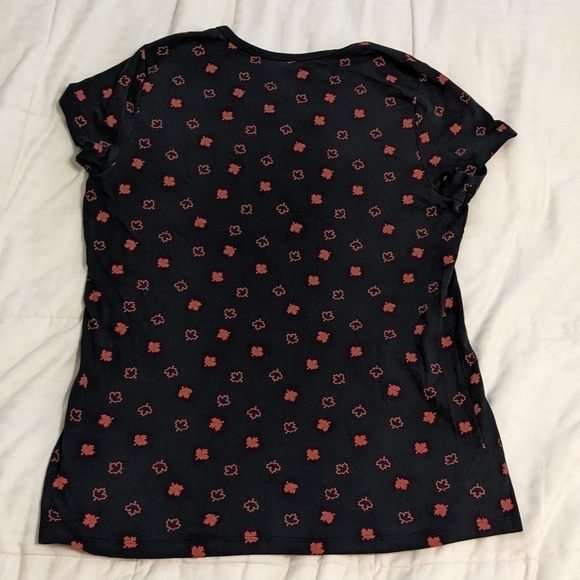 FALL leaf patterned tee size Large - Picture 5 of 6
